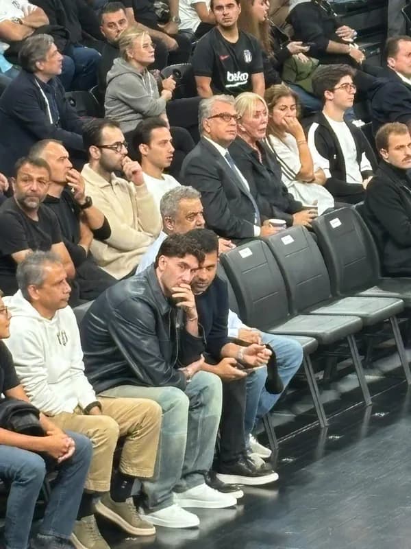 BARSA RASTUŽILA SRBE U ISTANBULU: Povređeni Vlahović bodrio Alimpijevića, a svi pričaju o njegovom "turskom" stajlingu! — slika 1