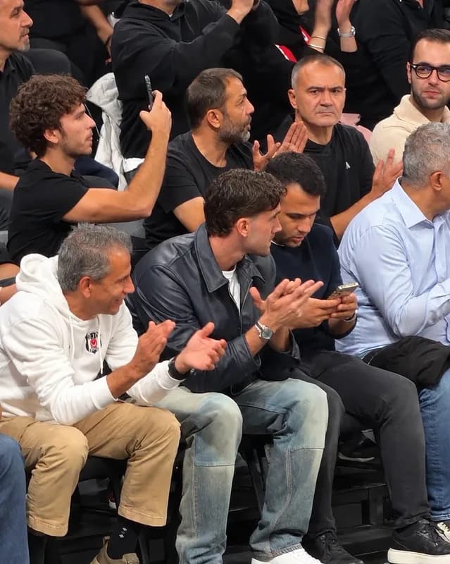 BARSA RASTUŽILA SRBE U ISTANBULU: Povređeni Vlahović bodrio Alimpijevića, a svi pričaju o njegovom "turskom" stajlingu! — slika 3