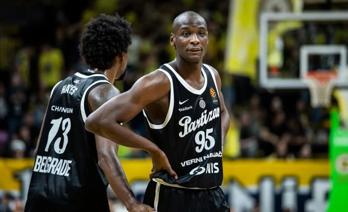PARTIZAN NA IVICI PLEJ-IN ZONE: Evroligaška vrteška se usijava, evo gde se nalaze crno-beli posle poraza u Istanbulu!