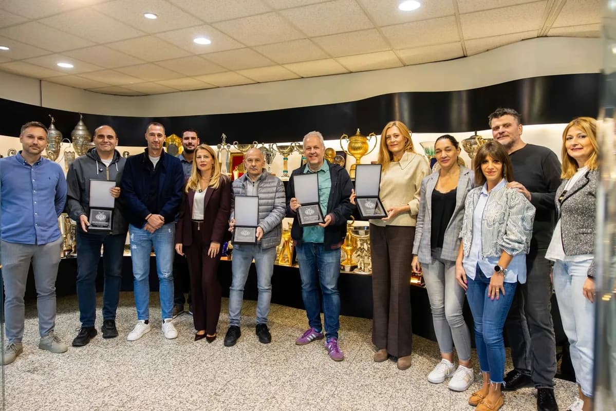 ČUVARI CRNO-BELE ISTORIJE I EMOCIJE: Milka Forcan uručila plakete „Ljubav prema klubu“ zaslužnim partizanovcima! — slika 13