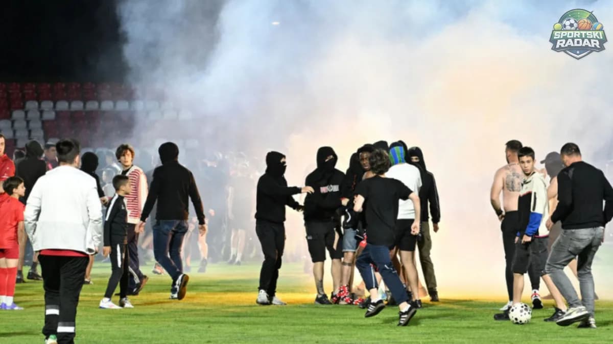 Drama u Kragujevcu! Navijači upali na teren posle opstanka Radničkog, TSC ispao iz Superlige