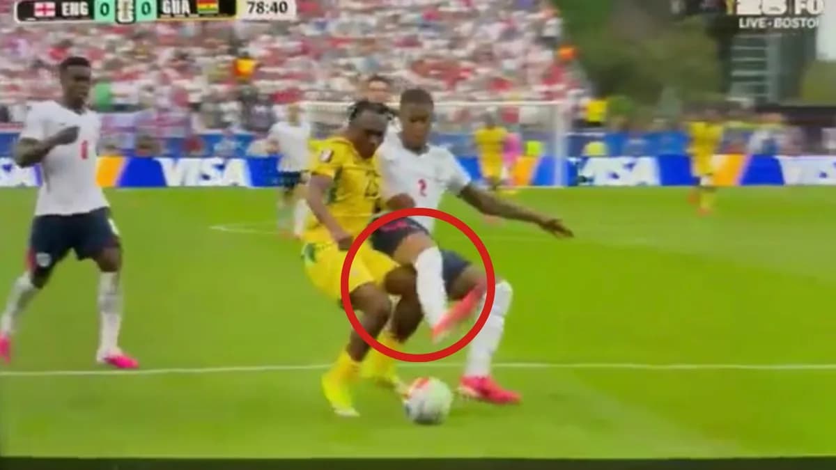 Keiroš grmi posle remija sa Engleskom: "Da li VAR uopšte radi?" (VIDEO)