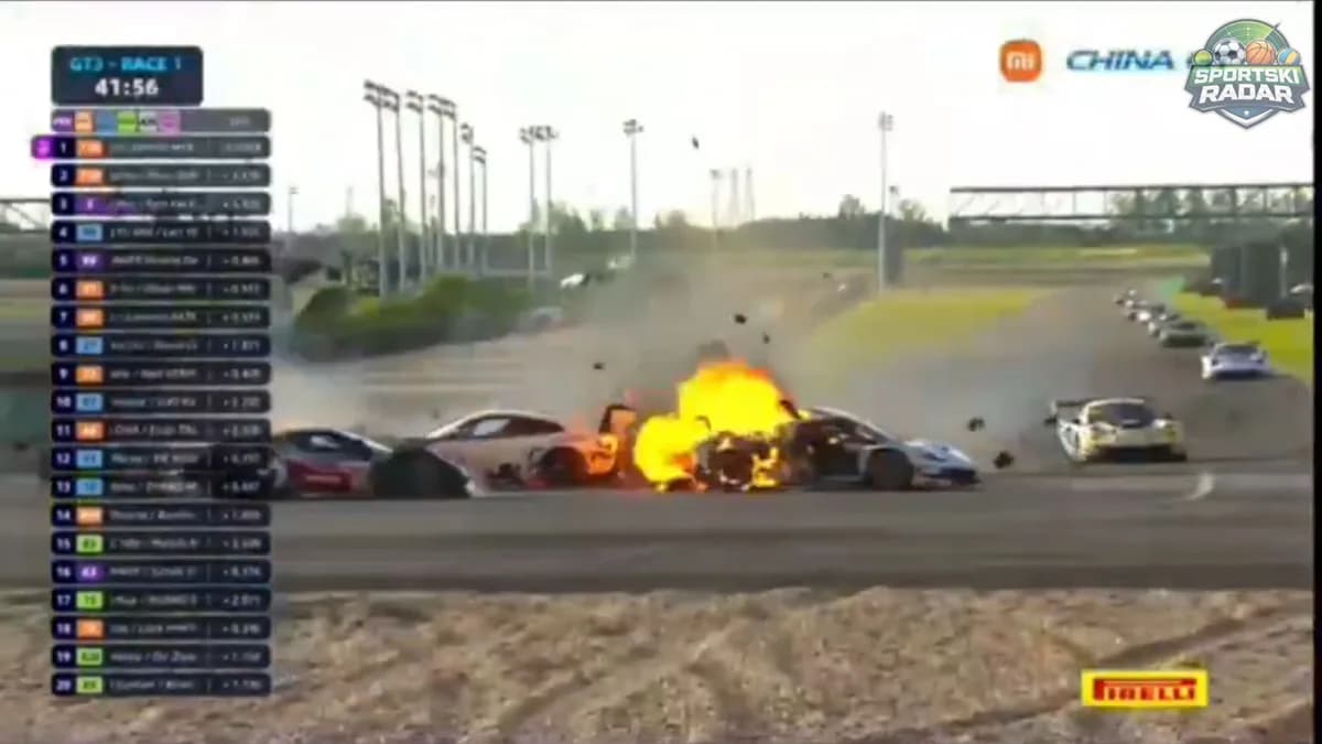 Herojski potez na stazi u Šangaju: Vozač izvukao rivala iz zapaljenog Ferarija (VIDEO)