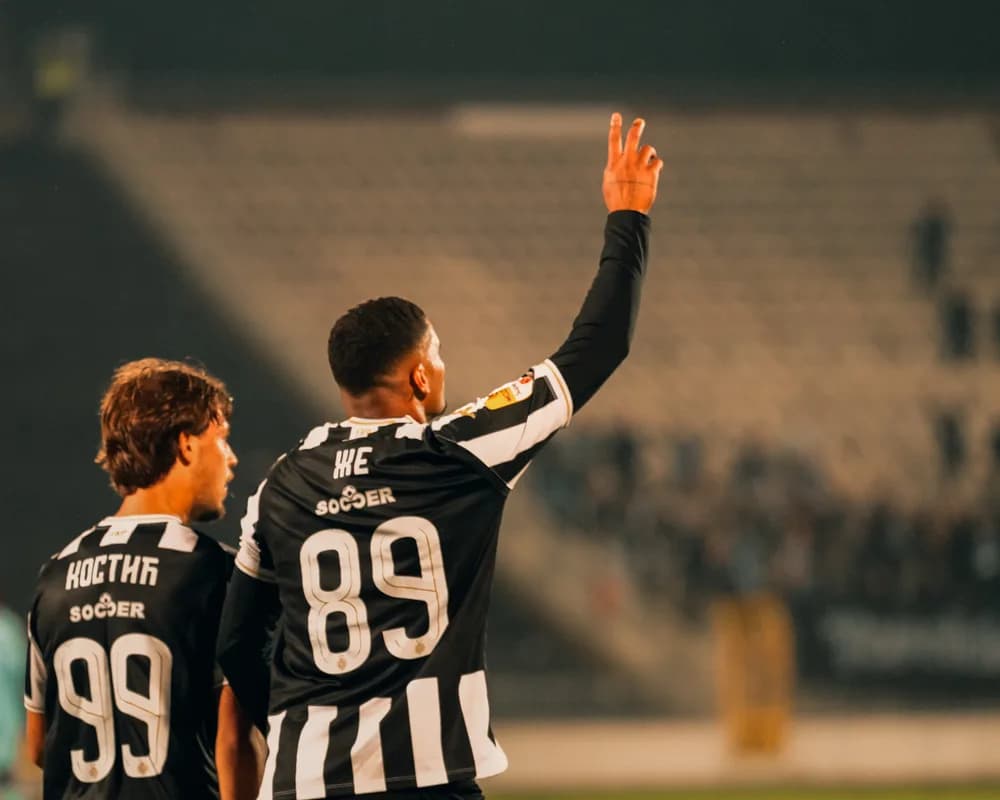 PAKLENO KRŠTENJE NA VEŠTAČKOJ TRAVI: Partizan sa novim disciplinskim kodeksom napada neumoljivi Železničar!