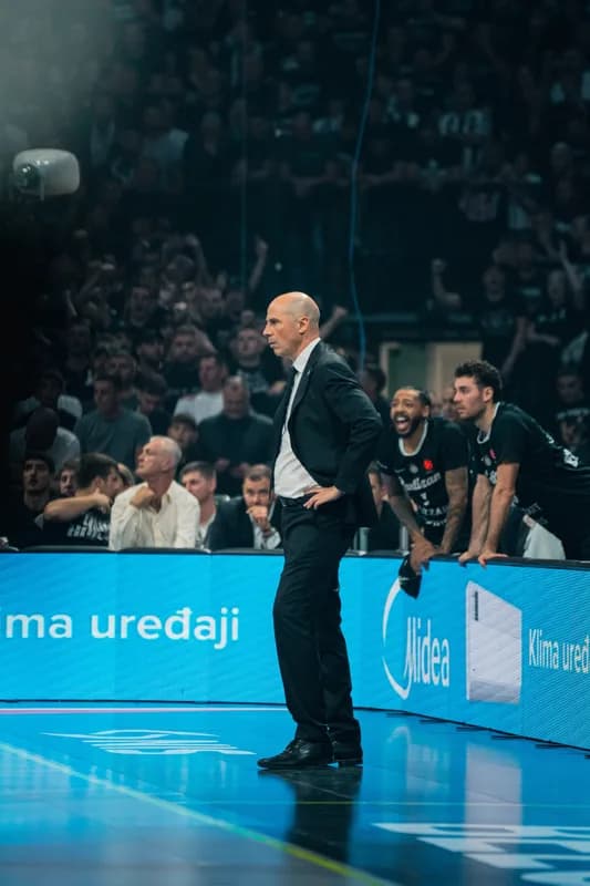 PARTIZAN POKAZAO KO JE GAZDA U GRADU: Vratio se Karlik, Pajola trojkom doneo crno-belima novu pobedu u derbiju! — slika 13